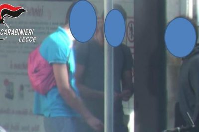 Fermati nei dintorni della stazione a spasso con la droga, in due ai domiciliari - Corriere Salentino