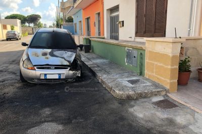 Auto in fiamme alla periferia di Lecce, misterioso rogo danneggia la Ford Ka di un 45enne - Corriere Salentino
