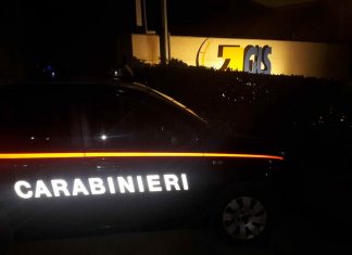 Banditi armati nella sede del corriere espresso, in fuga su auto rubata con oltre 24mila euro