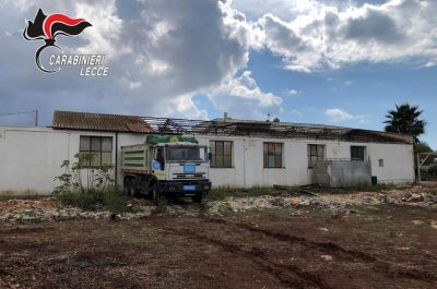 Rimuovono l'amianto dal tetto, ma non hanno l'autorizzazione per smaltirlo: in quattro nei guai - Corriere Salentino