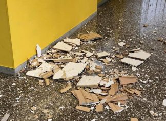 Ancora un crollo in una scuola: cede parte del solaio nell’istituto di via Crispi, danni anche a Scorrano