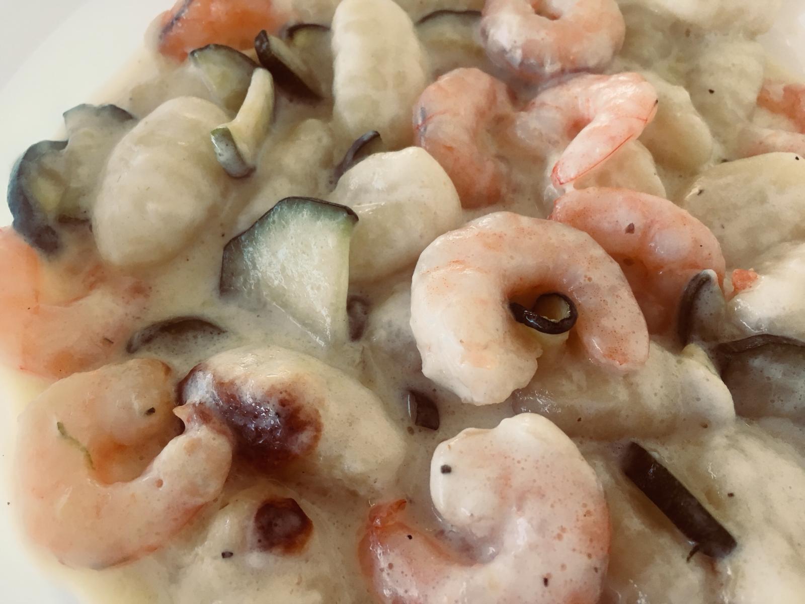 La ricetta del giorno: Gnocchi con gamberetti e zucchina al forno ...