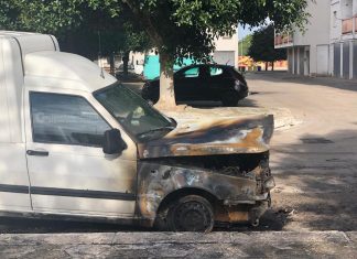 In fiamme Fiorino con all’interno le bombole del gas, paura a Lecce