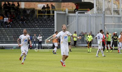 Il Lecce rischia di perdere e poi di vincere a Foggia. Finisce 2-2 - Corriere Salentino