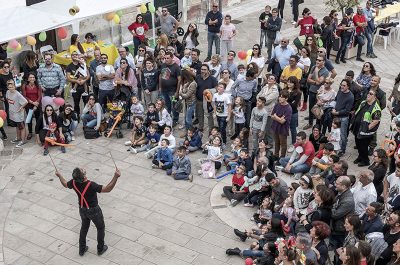 A Racale “Il pranzo a colori in piazza, perché noi il pane lo condividiamo”: in 400 intorno al tavolo - Corriere Salentino