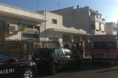 "Questa è una rapina, tutti giù per terra": assalto armato alle Poste, caccia a tre banditi - Corriere Salentino