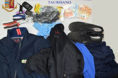 Forzano colonnina self-service, ma scatta l'allarme: in due fermati con le tasche piene di soldi - Corriere Salentino