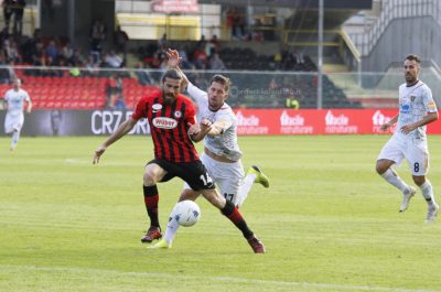 Il Lecce rischia di perdere e poi di vincere a Foggia. Finisce 2-2 - Corriere Salentino