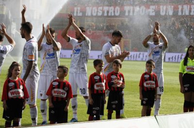 Il Lecce rischia di perdere e poi di vincere a Foggia. Finisce 2-2 - Corriere Salentino
