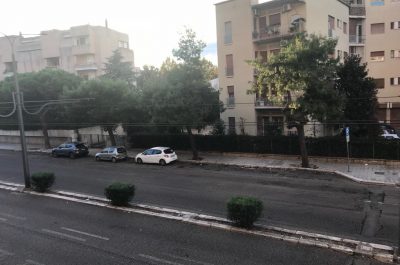 Consumatori sotto tiro, multe causate da segnaletiche “controverse” su viale Rossini, mentre tutto cade a pezzi - Corriere Salentino