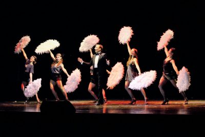 Musical Enterprise, la nuova grande scommessa del Damus. Il 21 dicembre in scena con Chicago Nights: sul palco Robin Poell e Marcella Adema. - Corriere Salentino