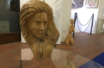 Giovanni Scrimieri: il legame primigenio con la Madre Terra nelle sue sculture in legno d’ulivo - Corriere Salentino
