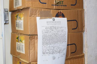 Nei negozi merce scaduta da oltre un anno e prodotti "pericolosi": scattano sequestri e denunce - Corriere Salentino