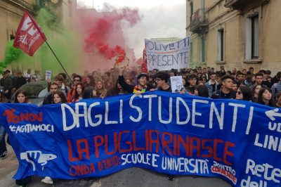 Studenti in corteo "contro le politiche scolastiche e universitarie del governo" - Corriere Salentino