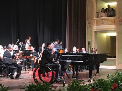 Ezio Bosso strega l’Apollo. Salta il concerto di Uto Ughi - Corriere Salentino