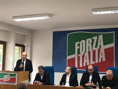 Forza Italia mostra i muscoli dopo il caso Martini, ma Barba attacca Pagliaro: tutti presenti tranne Poli Bortone - Corriere Salentino
