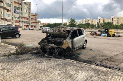 Ancora una "notte rovente" alla periferia di Lecce: incendiata l'ennesima vettura - Corriere Salentino
