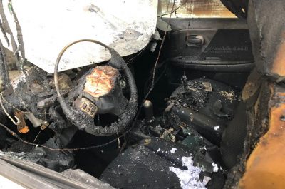 Ancora una "notte rovente" alla periferia di Lecce: incendiata l'ennesima vettura - Corriere Salentino