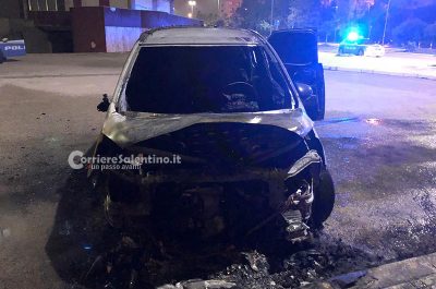 Auto in fiamme alla periferia di Lecce, pomeriggio di fuoco alla 167 - Corriere Salentino