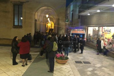 Nuova incursione dei lavoratori della Lupiae in Comune, duro confronto con il sindaco: un sindacalista finisce in pronto soccorso per un malore - Corriere Salentino