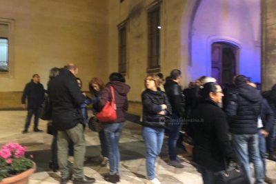 Nuova incursione dei lavoratori della Lupiae in Comune, duro confronto con il sindaco: un sindacalista finisce in pronto soccorso per un malore - Corriere Salentino