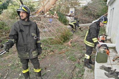 Tromba d'aria nel Capo di Leuca: devastati 20 km di costa, si contano i danni - Corriere Salentino