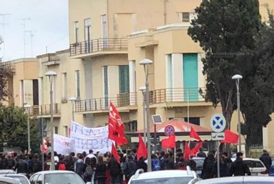 Studenti in corteo "contro le politiche scolastiche e universitarie del governo" - Corriere Salentino