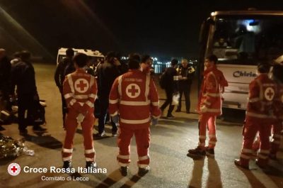 Secondo sbarco in poche ore, rintracciato nella notte un veliero con 59 migranti - Corriere Salentino