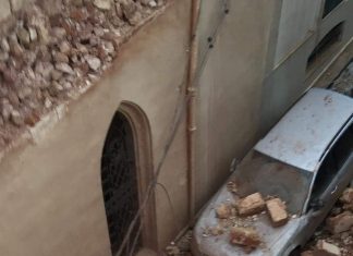 Paura per la caduta di calcinacci sul ponte della Lecce-Maglie, tromba d’aria a Tricase: chiesa e case devastate
