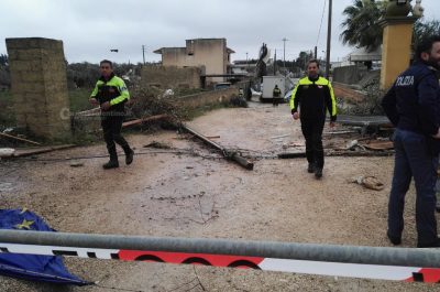 Tromba d'aria devasta azienda, sepolti marito e moglie incinta. Treno centra albero e deraglia - Corriere Salentino