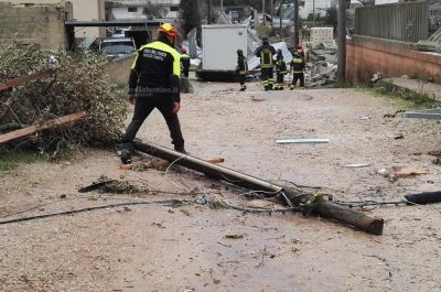 Tromba d'aria devasta azienda, sepolti marito e moglie incinta. Treno centra albero e deraglia - Corriere Salentino