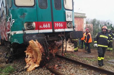 Tromba d'aria devasta azienda, sepolti marito e moglie incinta. Treno centra albero e deraglia - Corriere Salentino