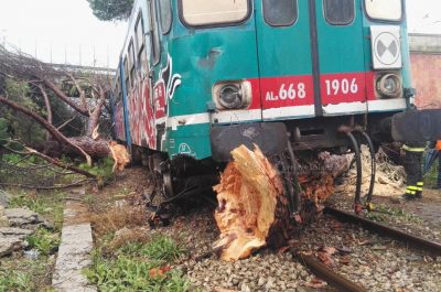 Tromba d'aria devasta azienda, sepolti marito e moglie incinta. Treno centra albero e deraglia - Corriere Salentino