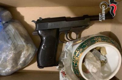 In casa quasi quattro etti di coca, una pistola e centinaia di proiettili: in carcere 57enne - Corriere Salentino