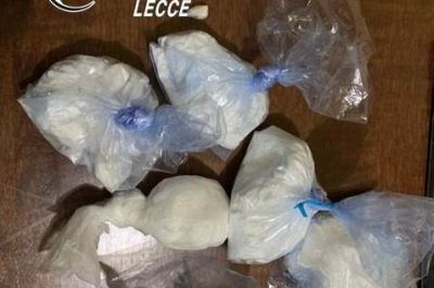 In casa quasi quattro etti di coca, una pistola e centinaia di proiettili: in carcere 57enne - Corriere Salentino