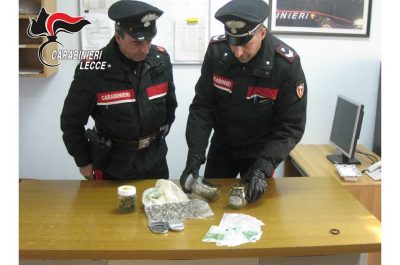 In casa un etto di "erba", bilancino e quasi quattromila euro in contanti: 39enne ai domiciliari - Corriere Salentino
