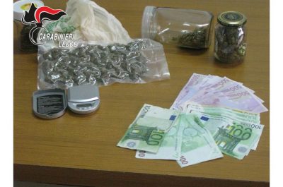 In casa un etto di "erba", bilancino e quasi quattromila euro in contanti: 39enne ai domiciliari - Corriere Salentino