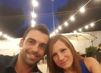Straziante addio a Veronica, il compagno davanti alla bara: “Amore, mi vuoi sposare?”