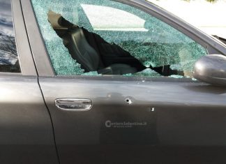 Ancora nel mirino il prete antimafia, spari contro l’auto di don Antonio Coluccia