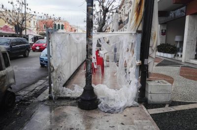 Notte rovente a Gallipoli, incendio distrugge un'auto e danneggia bar e trattoria - Corriere Salentino