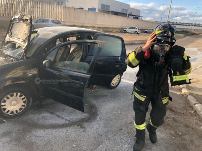 Incendio a Lecce, le fiamme avvolgono auto parcheggiata presso la zona industriale: cause accidentali - Corriere Salentino