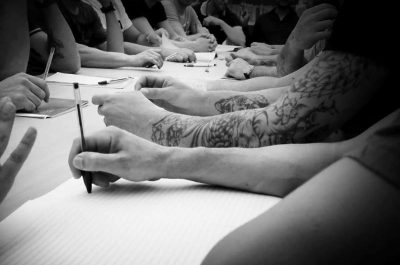 I detenuti si reinventano scrittori: in scena al Teatro del “Borgo San Nicola” il Collettivo Rosa dei Venti - Corriere Salentino