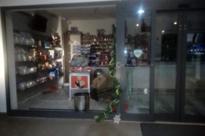 Inseguiti dopo la "spaccata" nell'area di servizio, riescono a fuggire con "bionde" e cioccolatini - Corriere Salentino