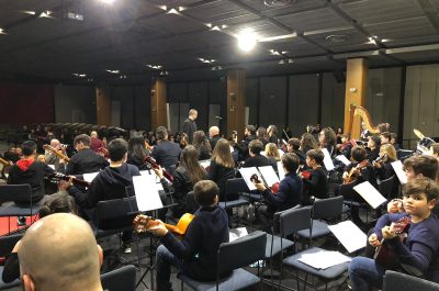 Fabbri e l’Harmomium Orchestra, una festa delle sei corde che ha coinvolto tanti giovani talenti: bis a Fiuggi - Corriere Salentino