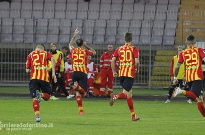 Il Lecce guadagna tre punti contro il Padova, per la salvezza e per la serie A - Corriere Salentino