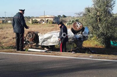 Sbanda con l'auto e si ribalta: muore giovane mamma, aveva appena lasciato il bimbo all'asilo - Corriere Salentino