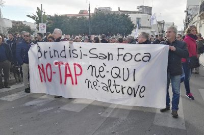In mille in corteo a Melendugno contro Tap e opere inutili - Corriere Salentino