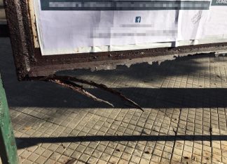 Plance pubblicità arrugginite e pericolanti in via XXV Luglio, la denuncia dello “Sportello dei Diritti”