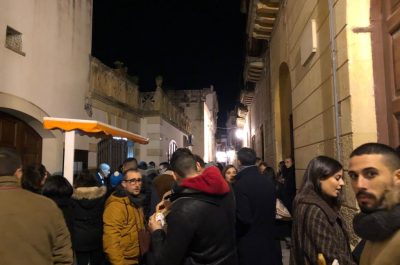 Tanti visitatori per “Le mura in festa a Soleto”: a spasso per il borgo con un calice di vino e tanta buona musica - Corriere Salentino