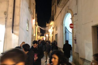 Tanti visitatori per “Le mura in festa a Soleto”: a spasso per il borgo con un calice di vino e tanta buona musica - Corriere Salentino